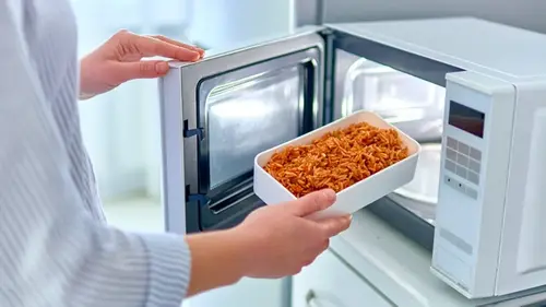 Что категорически запрещено греть в микроволновке