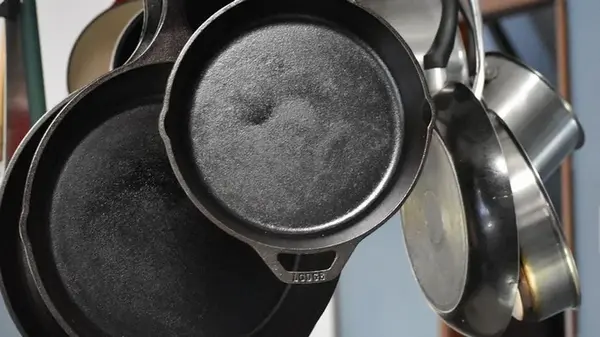 Что лучше — сода, лимонная кислота или горчица: как отчистить сковороду и кастрюлю