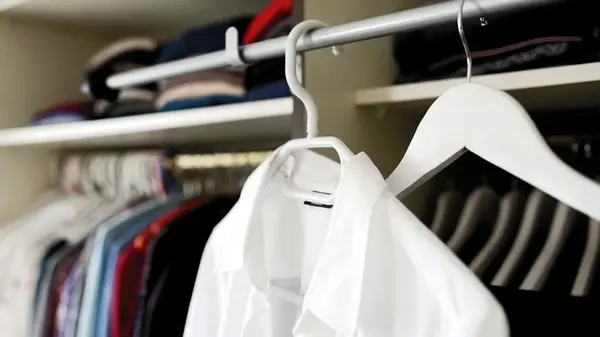 Как вывести желтые пятна из белой одежды: эти способы делают чудеса