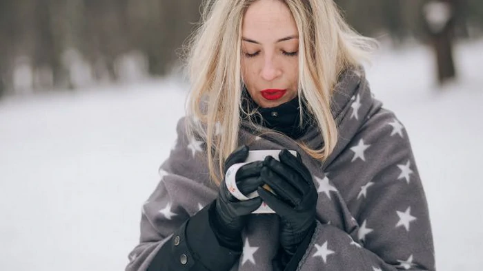Перчатки или варежки: дерматолог объяснила, что лучше защищает руки от мороза