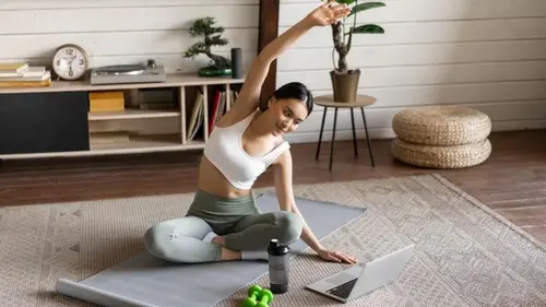 Топ-4 лучших способа заниматься спортом зимой, не выходя на улицу