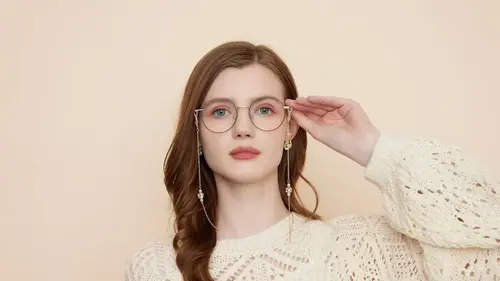 Четыре вещи, которые моментально выдают устаревший стиль в 2026 году — не носите их