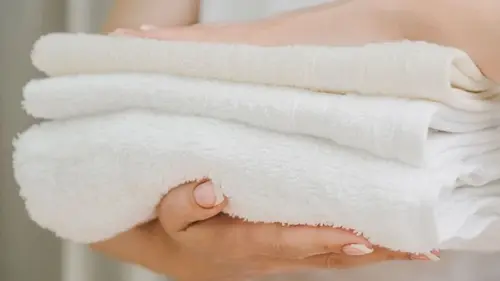 С какими вещами ни в коем случае нельзя стирать махровые полотенца и почему: полезные советы