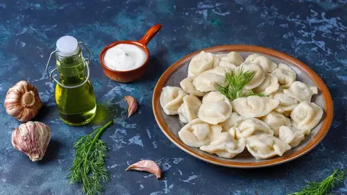 Не укроп и не лавровый лист: что добавить во время варки пельменей, чтобы получились очень вкусными