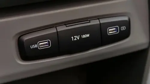 Никогда не подключайте это крошечное устройство к USB-порту автомобиля