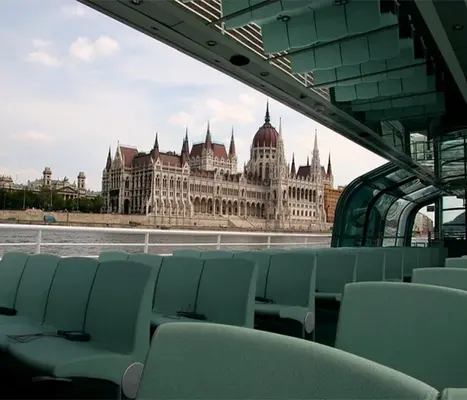 Кораблик по Дунаю в Будапеште