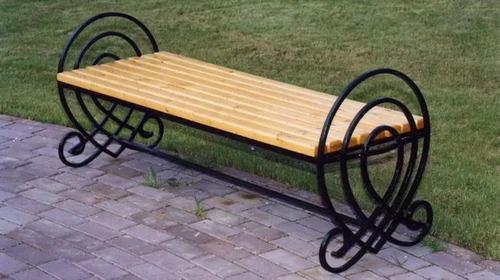 Уличные скамейки из металла: практичность и выгода