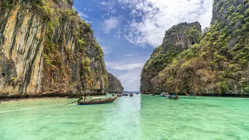 Более 100 туристов на одного жителя: названо самое переполненное место в мире