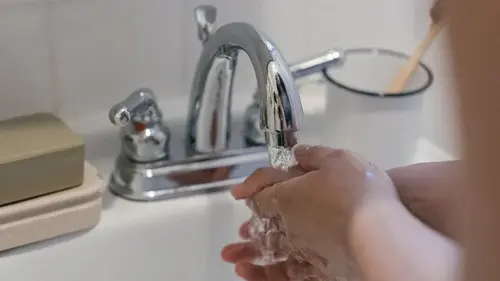 Это домашнее средство сделает ваши краны как новые за 5 минут: больше никакого известкового налета
