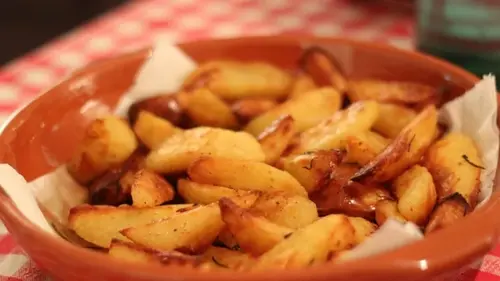 Жареный картофель будет хрустящим, ароматным и золотым: эта специя меняет все
