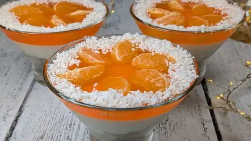 Нежный десерт с мандаринами в бокале без выпечки: все ингредиенты доступны