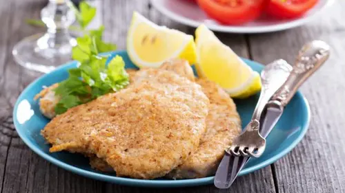 Вкусно, как у бабушки: простой секрет пышных домашних отбивных в кляре