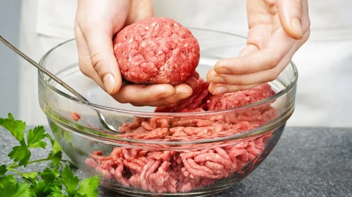 Хозяйки больше не добавляют хлеб в фарш: только этот ингредиент делает котлеты сочными и пышными