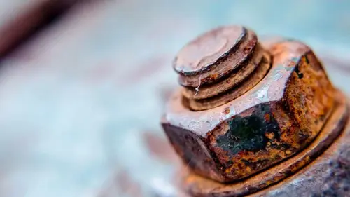 Как открутить заржавевший крепеж, в частности болт, и не испортить ремонт и мебель