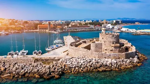 Турист, посетивший 100 средневековых городов Европы, назвал 5 самых удивительных