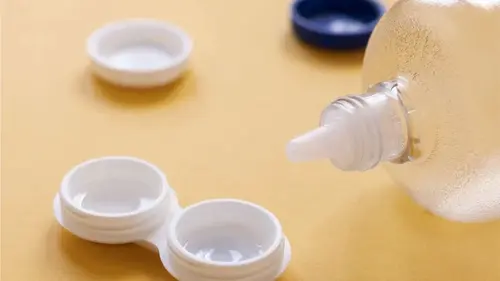 Розчини для контактних лінз — незамінний елемент догляду, який зберігає здоров’я очей