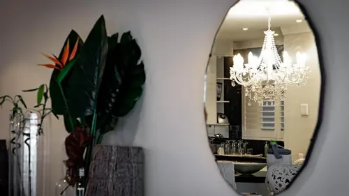 Зеркала ни в коем случае нельзя мыть средством для стекол: вот почему