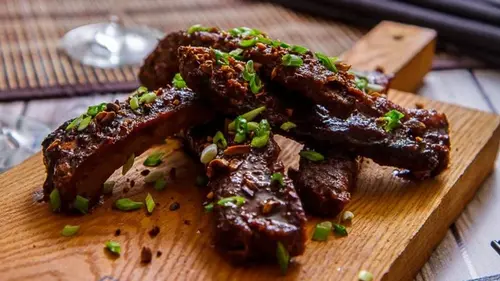 Свиные ребрышки с медово-апельсиновым соусом — рецепт сочного мяса