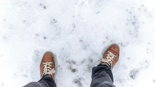 Как убрать солевые пятна с ботинок, ковров и пола — действенные хитрости