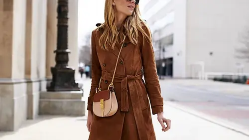 В Париже больше не носят бежевый тренч: появился новый фаворит