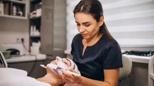 Бегите от такого косметолога: 4 сигнала, которые выдают опасного врача