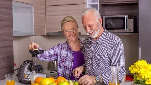 Врачи посоветовали всем, кому за 60, забыть об этих продуктах и привычках