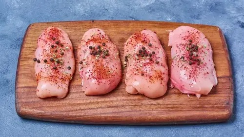 Вы готовите курицу неправильно: вот что следует сделать в начале