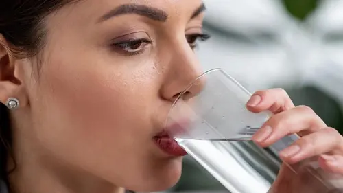 У 4 врачей спросили, помогает ли горячая вода похудеть, все они ответили одинаково