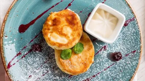 Рецепт сырников, которые не «плывут» на сковороде