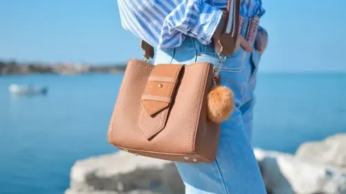 Как правильно ухаживать за кожаной сумкой