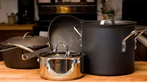 Никогда не складывайте кастрюли и сковородки друг на друга: экспе...