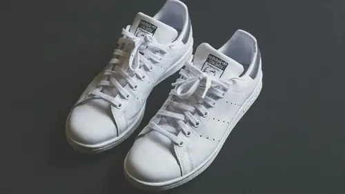 Белые кроссовки будут, как новые: положите в барабан, добавьте эт...