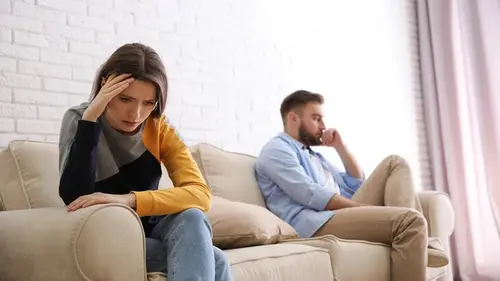 Когда разбитое сердце болит годами — как помочь взрослому ребенку пережить давнее расставание