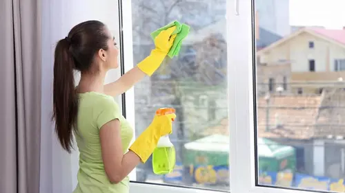 Натирать окна газетами — пережиток «совка»: как вымыть окна до бл...