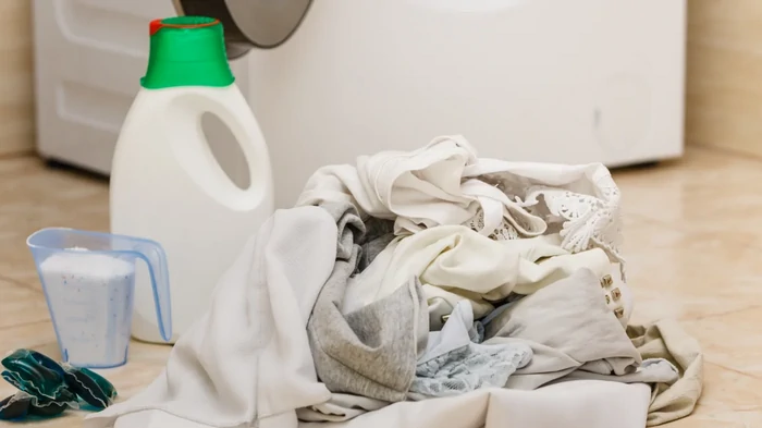 Назван лучший стиральный порошок: идеально отстирывает грязь, делает вещи яркими и не портит ткань