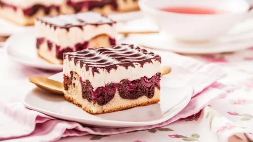 Потрясающий творожный торт с вишней: станет любимым десертом на л...