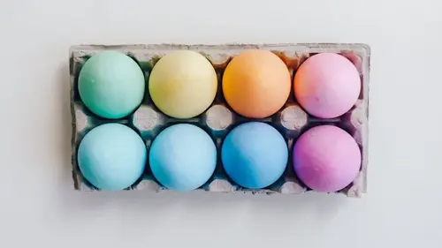 Забудьте о луковице: добавьте только одну ложку этого — и получите пасхальные яйца цвета мимозы