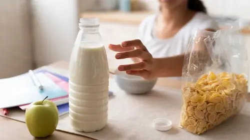 Диетологи об этом молчат: 6 видов молока, которые мы считали поле...