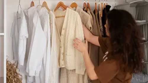 Вещи будут пахнуть роскошью, как после использования элитных духов: положите в шкаф вот это