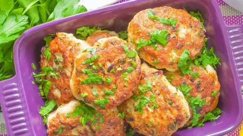 Биточки из куриного фарша и творога: необычный рецепт