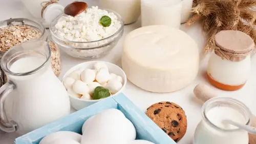 Вздутие живота перестанет тревожить: названы два полезных молочных продукта