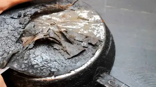 Как почистить старую сковородку: действенный способ борьбы с мног...