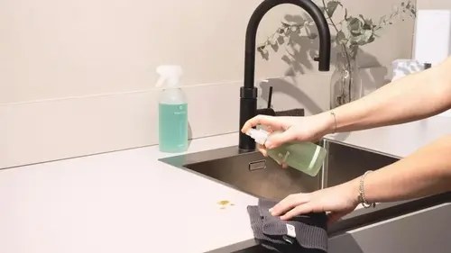 Как легко избавиться от накипи или жирных пятен на кухне: назван ...