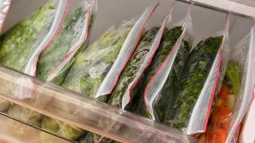 Как правильно заморозить зелень на зиму, чтобы она сохранила свой аромат и форму