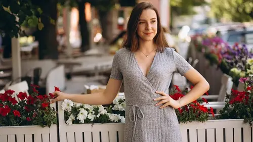 Какие вещи стоит выбросить из своего гардероба: они только портят образ и уже давно вышли из моды