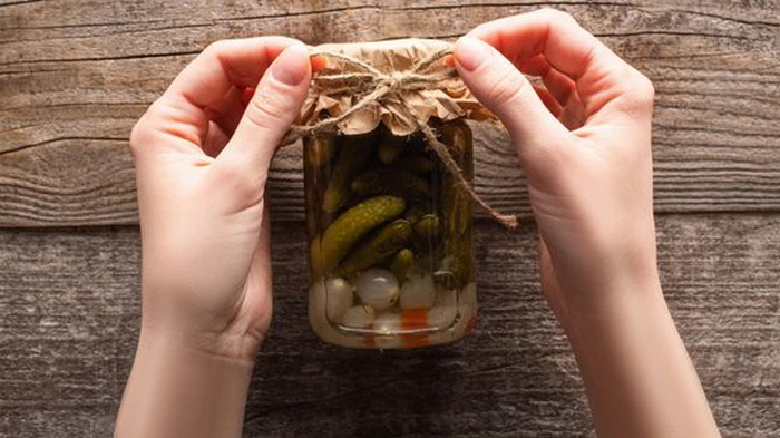 Хрустеть будут как свежие: каких ошибок избегать при квашении огурцов