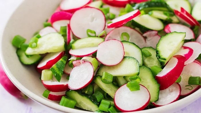 Весенний салат из трех ингредиентов: вкусное и изысканное блюдо из доступных продуктов