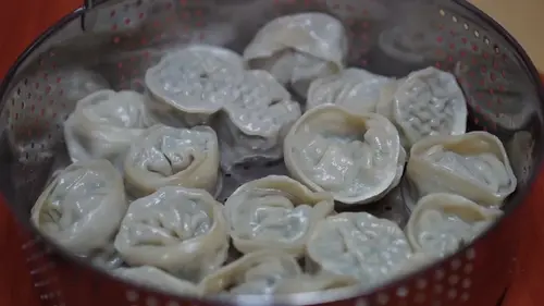 Что добавить в воду во время варки пельменей, чтобы стали ароматными, сочными и вкусными