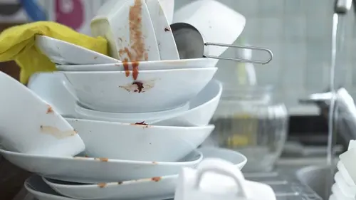 У людей, которых очень раздражает грязная посуда в раковине, есть 11 особых черт характера