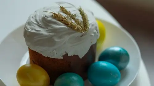 Глазурь для паски всего из двух ингредиентов: простой рецепт